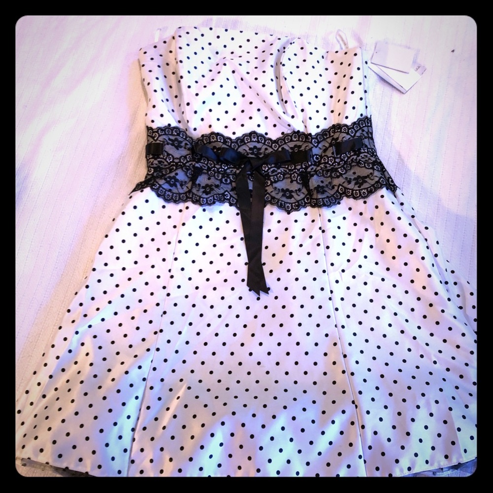 🆕 NWT - black lace polka dot cocktail dress